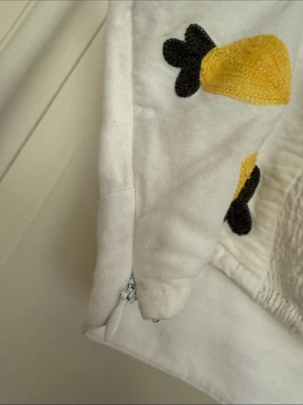 Red Carter White Cropped Tank Top with Yellow Lemon Embroidery - Picture 4 of 7
